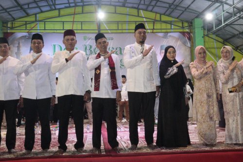 Tablig akbar bersama UAS di Rengat dihadiri ribuan warga (foto/ist)